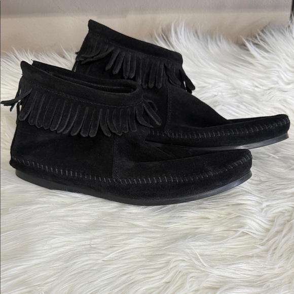 Minnetonka Black Suede Ankle Boots with Fringe - Picture 1 of 3